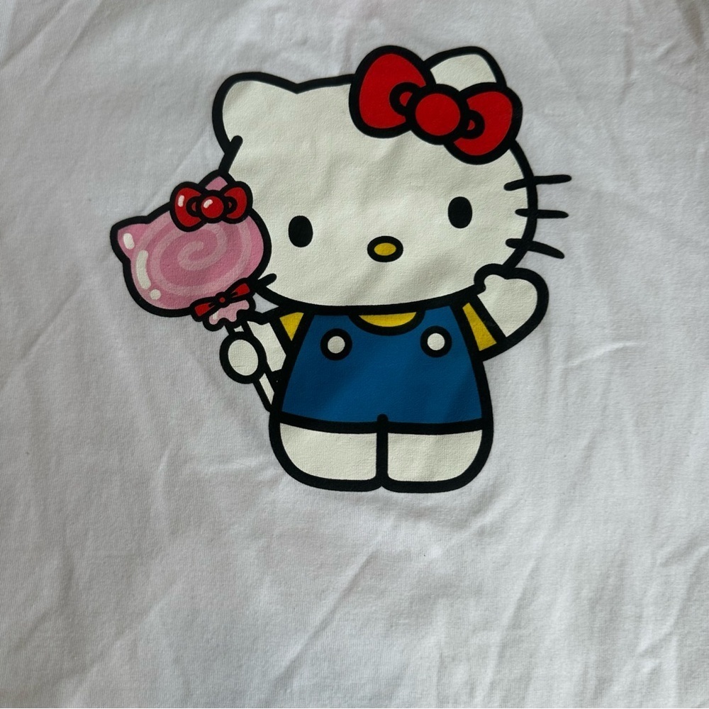 Hello Kitty Cropped T-Shirt - Picture 2 of 3